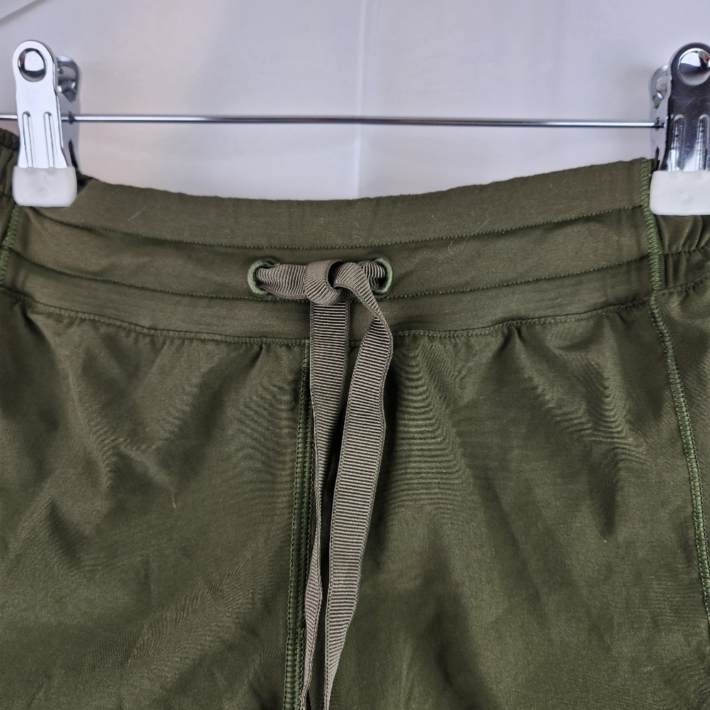 Lululemon Hotty Hot shorts size 8 in EUC - Picture 9 of 15